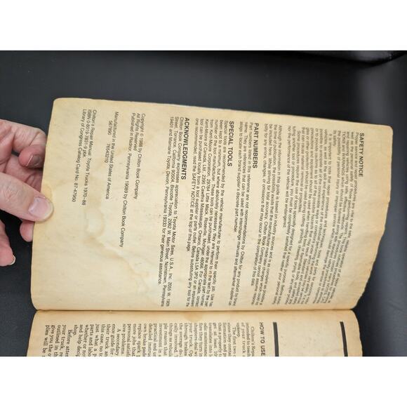 Chilton's Repair Manual Book Toyota Trucks 1970-88 Part No. 7035 4WD Diesel READ - Picture 9 of 13